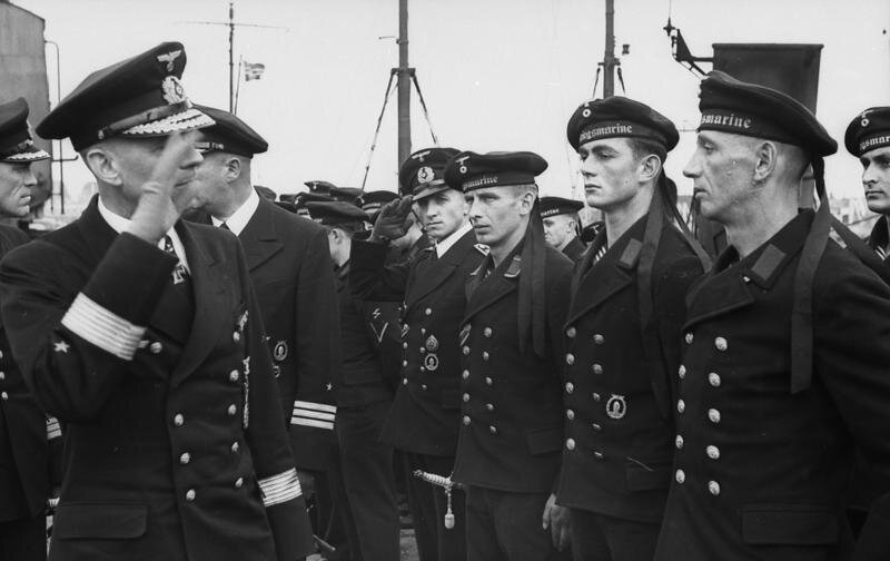 Моряки Kriegsmarine — военно-морского флота Германии.