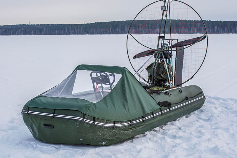 Амфибийные лодки, аэроглиссеры, аэробаты – именно так называется особый вид водного транспортного средства, который получили название аэролодка. 