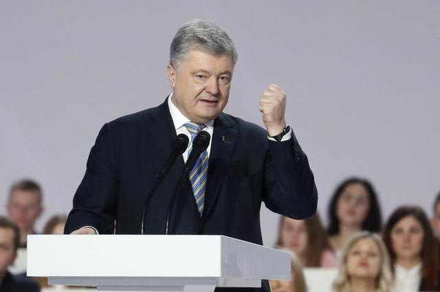 Президент Украины Петр Порошенко, чья популярность упала из-за безудержной коррупции и скользящего уровня жизни, начал свою нелегкую борьбу за переизбрание во вторник, пообещав направить свою страну на Запад и вступить в ЕС.