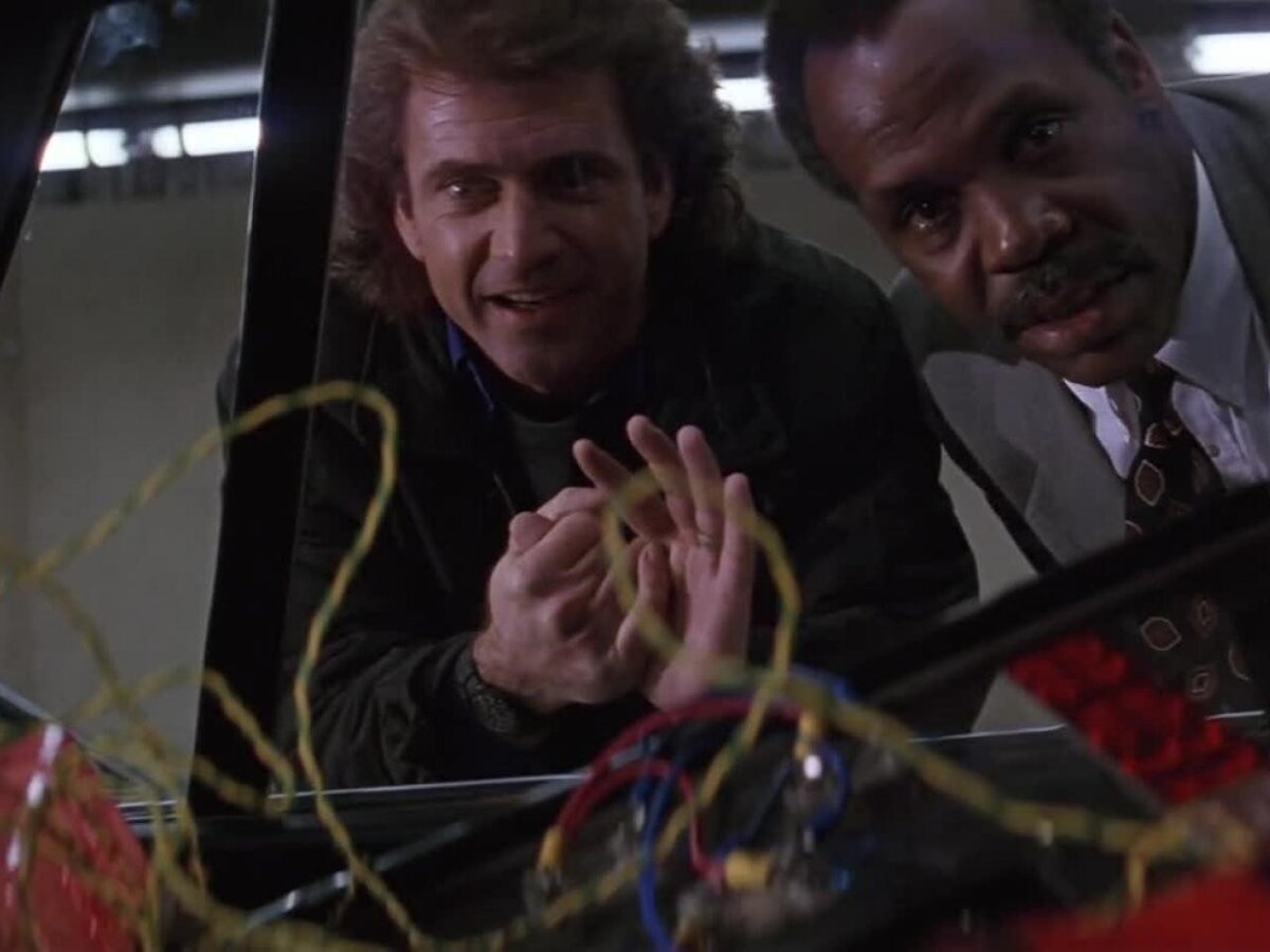 Уж кто-кто, а герои фильма «Смертельное оружие» точно знают, что такое провода.