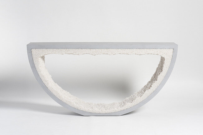 Фернандо Мастранджело. Консоль Radius. Кварц, цемент. 2015. Maison Gerard
