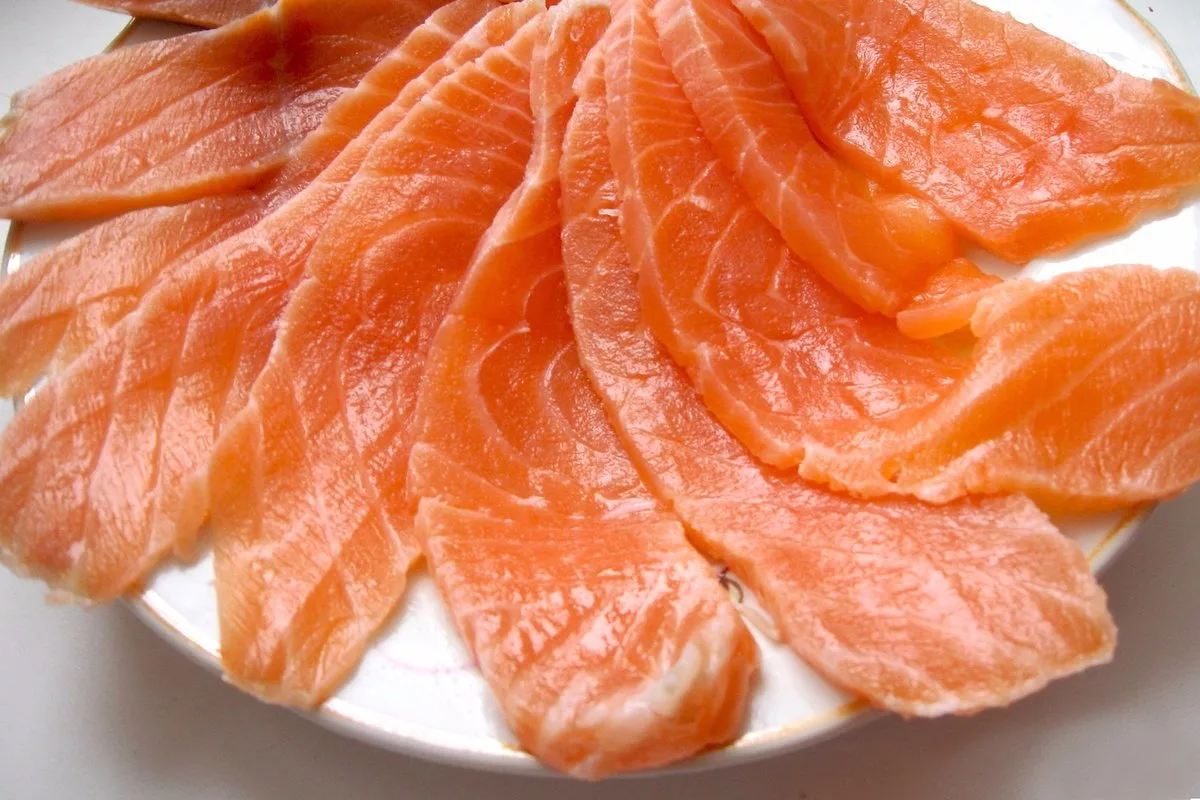 Семга русское море слабосоленая филе-кусок 200г. Чавыча малосольная. Форель чавыча слабосоленая. Слабо соленый. Красная рыбка форель слабосоленая.