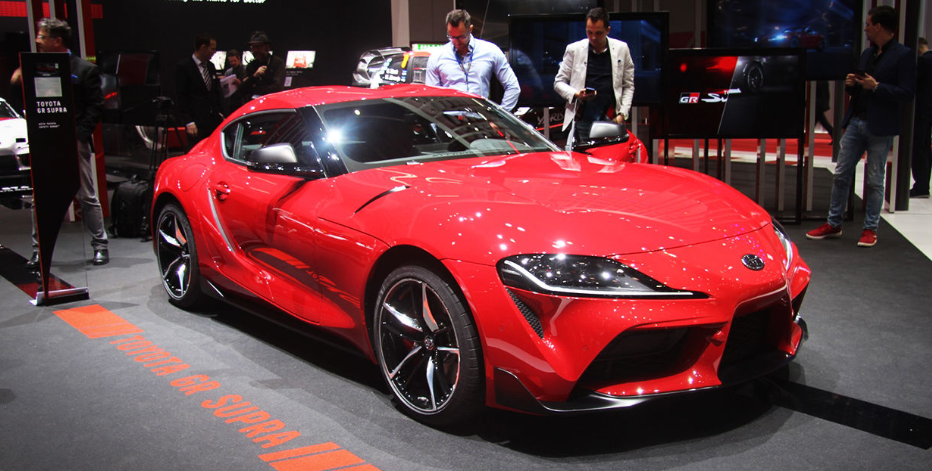 Прошло целых 17 лет. Наконец дождались. Легендарная Toyota Supra возвращается. Новую Toyota Supra A90 официально представили на автошоу Детройте. Машина создана на платформе BMW Z4.  Внешний вид нового спортивного купе действительно выглядит современным. Кузов автомобиля рассчитан на 2 посадочных места.
