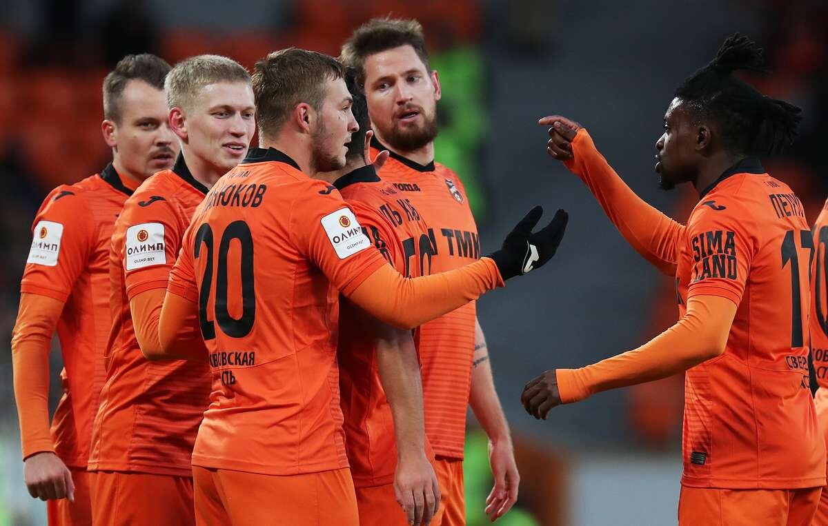 Справа главный виновник первого использования ВАР в России - Петрус Бумаль