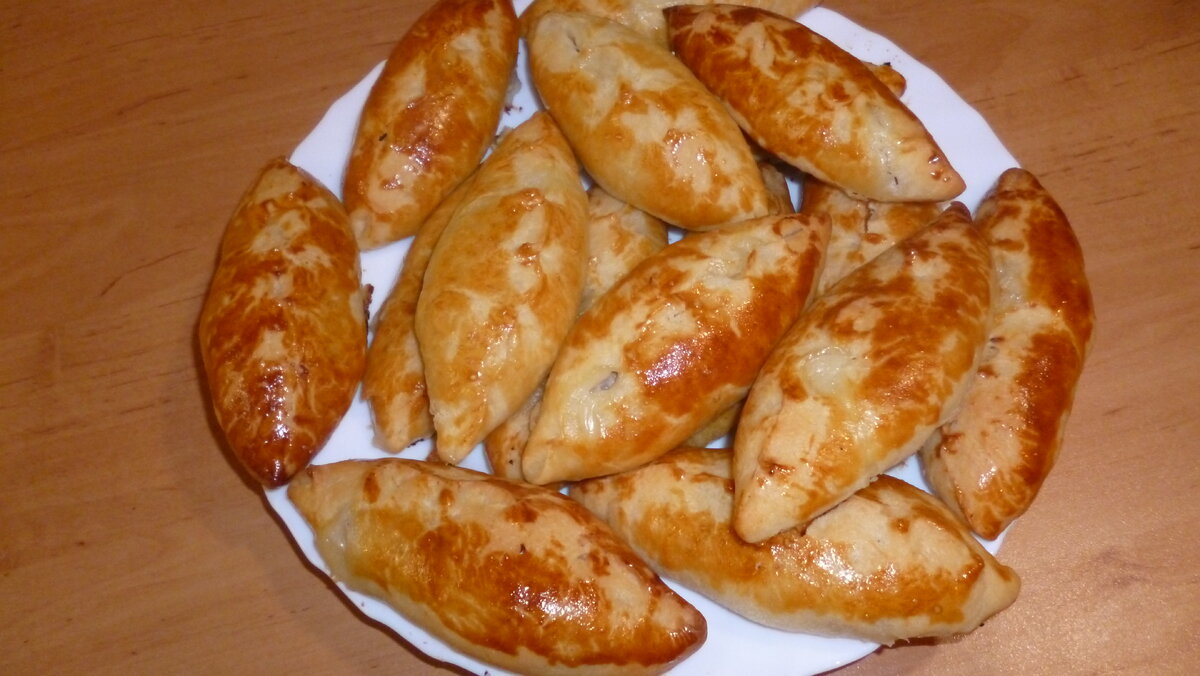 воздушные жареные пирожки. ленивые пирожки из тостового хлеба. ленивые пирожки. субботняя пирожковая. пирожки на кефире без дрожжей.