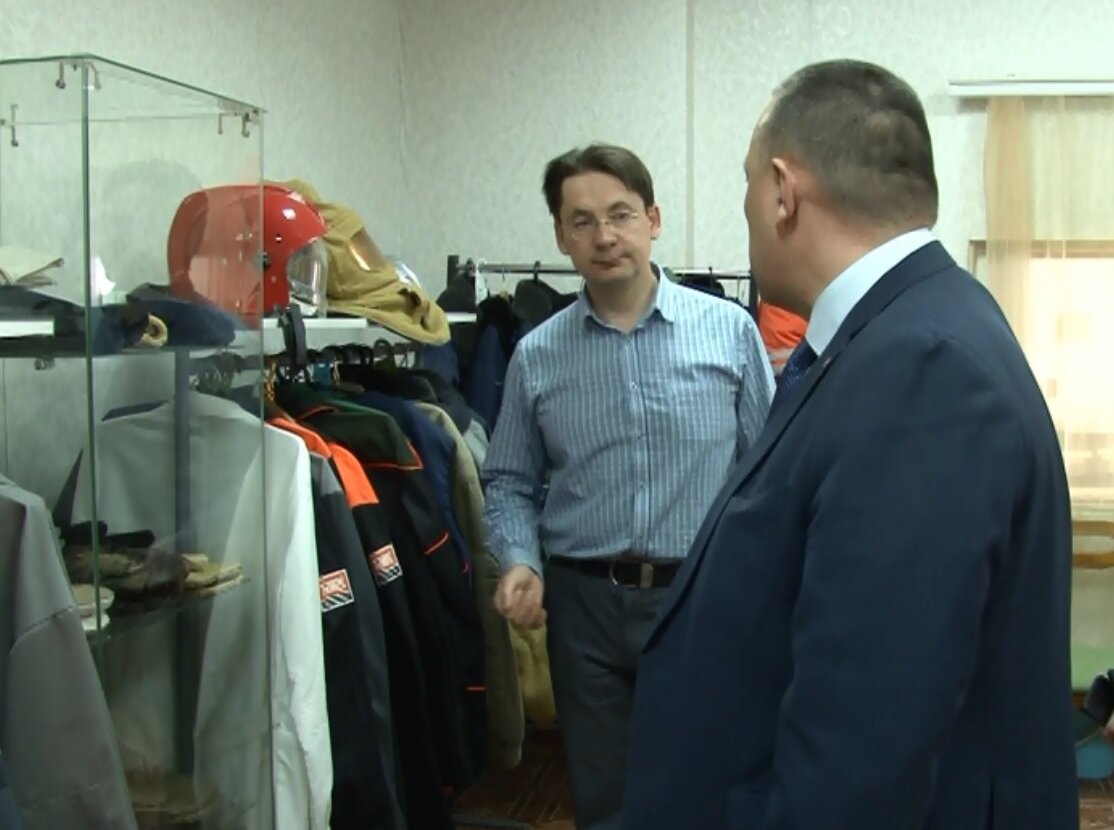 Осмотр продукции, выпускаемой на фабрике