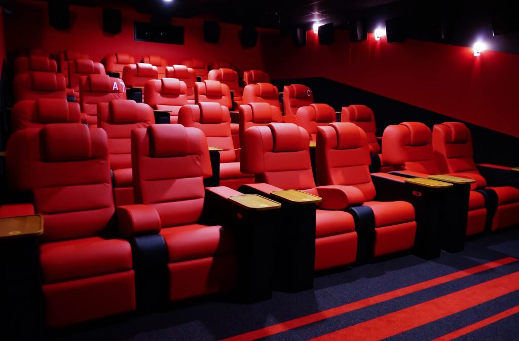 рио саранск кинотеатр. кино. кинотеатр победа новосибирск большой зал. поход в кинотеатр дети. кинотеатр куда сходить.