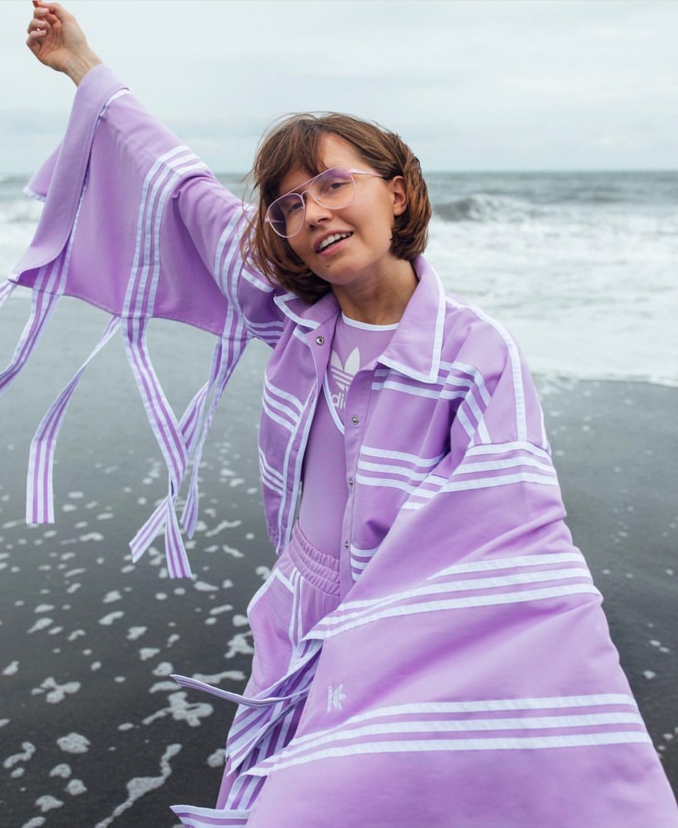 Сегодня в танце белом кружимся. Наверно мы с тобой подружимся. А дальше вы знаете!