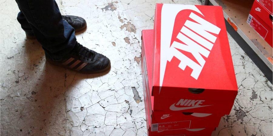 Nike использует AR, чтобы подобрать кроссовки по размеру
REUTERS/Denis Balibouse