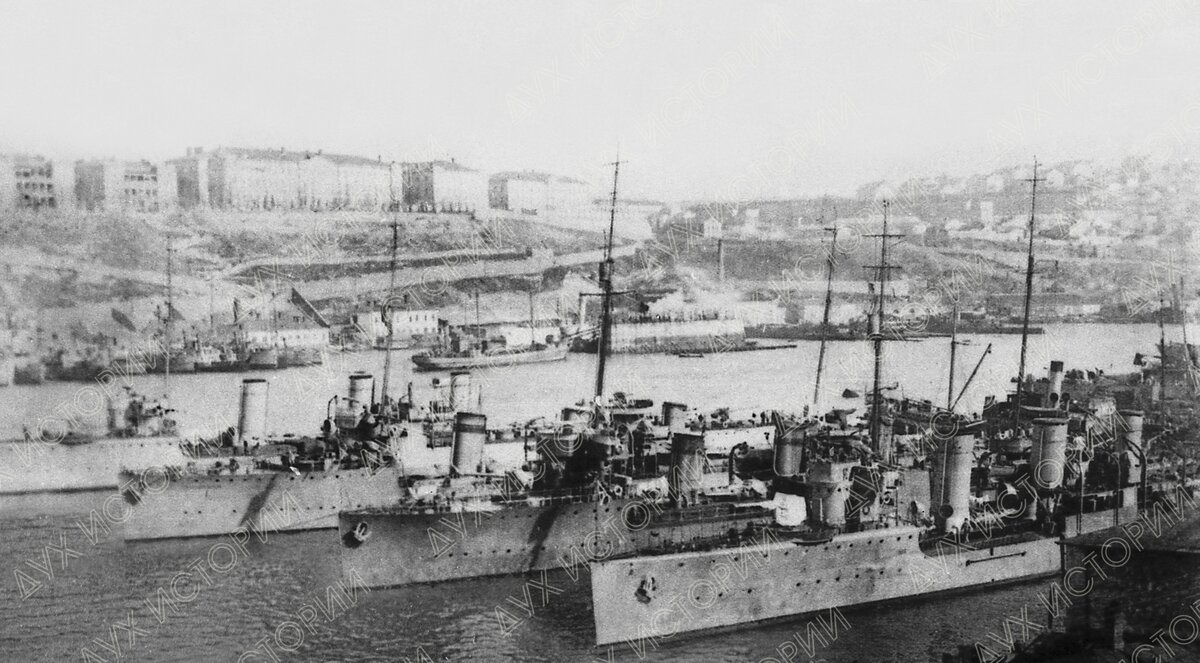 Эсминцы Черноморского флота в Севастопольской бухте