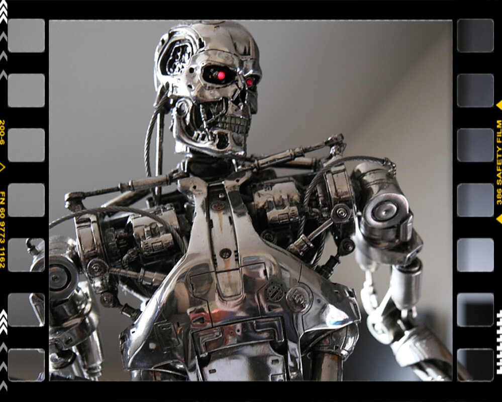 Так выглядит Т800,а не как Арнольд Шварценеггер.