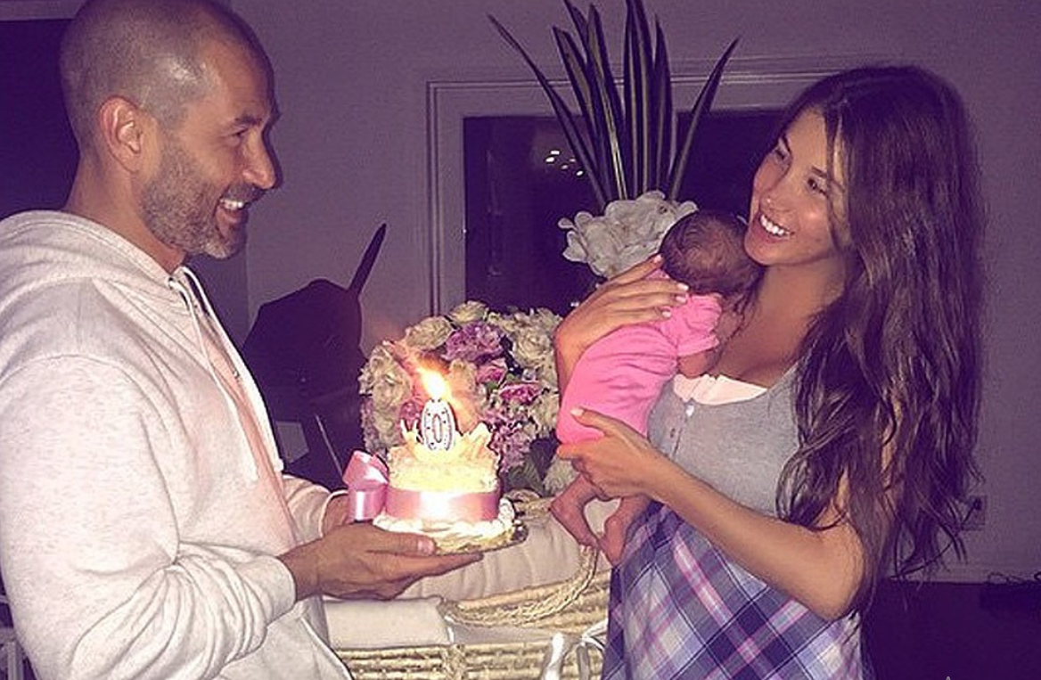 Источник фото инстаграм Кэти. С бывшим мужем и дочерью