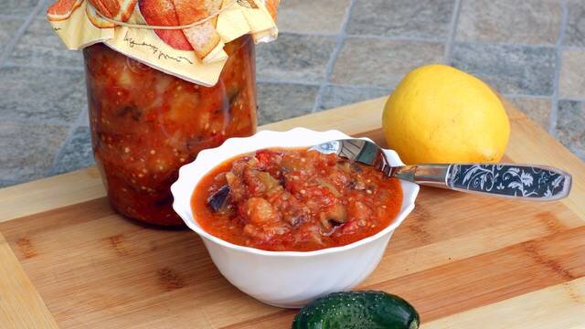 Рецепт БАКЛАЖАНЫ КОНСЕРВИРОВАННЫЕ для застолья в нашей семье заготавливается не один десяток лет.Проверенный рецепт!Попробуйте приготовить, у Вас все получится!