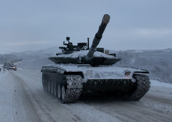 Танки Т-80БВМ из состава 200-й отдельной мотострелковой бригады Северного флота. Район Мурманска, ноябрь 2019 года. Фото Минобороны.