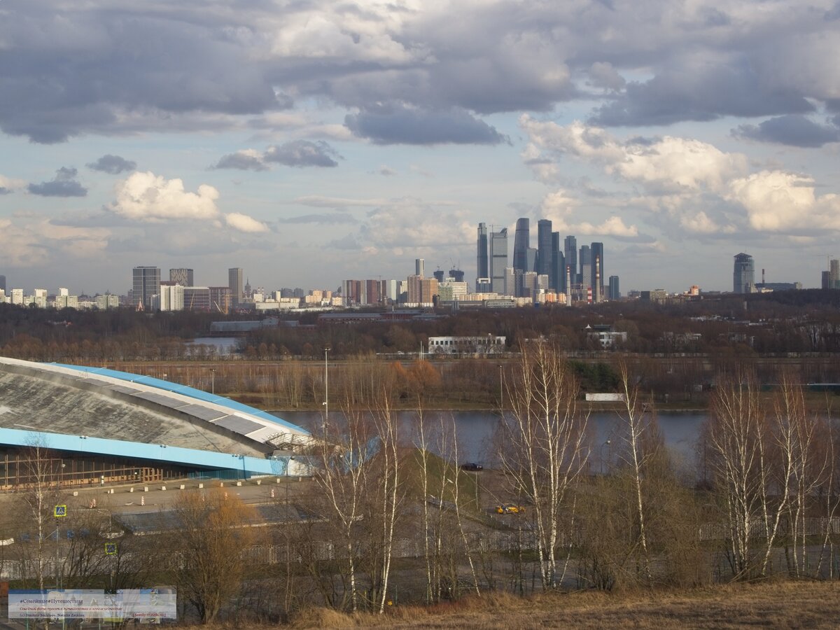 Г москва крылатское. Велотрек в Крылатском зимой. Крылатское 2010. Кольцо велотрек на Крылатском. Велотрек зеленое кольцо Москвы.