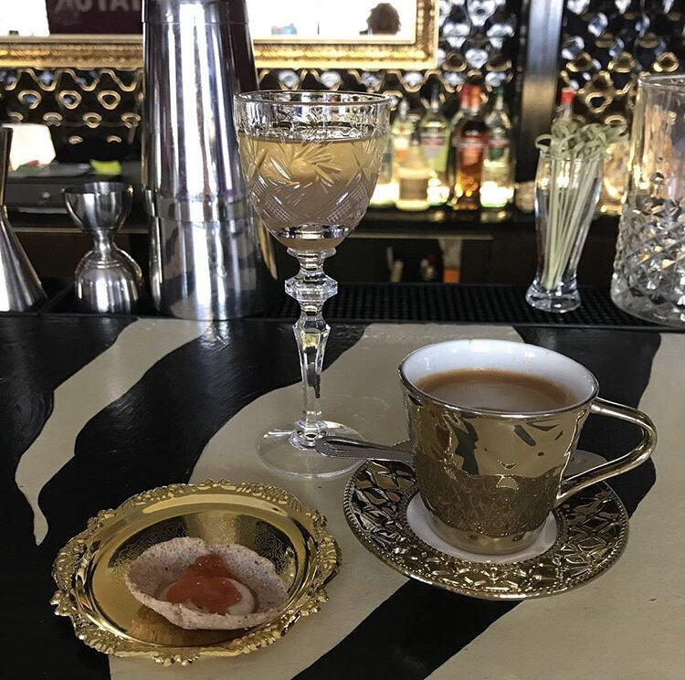 А это подача эспрессо и шота(коктейля) в моём баре Диктатор