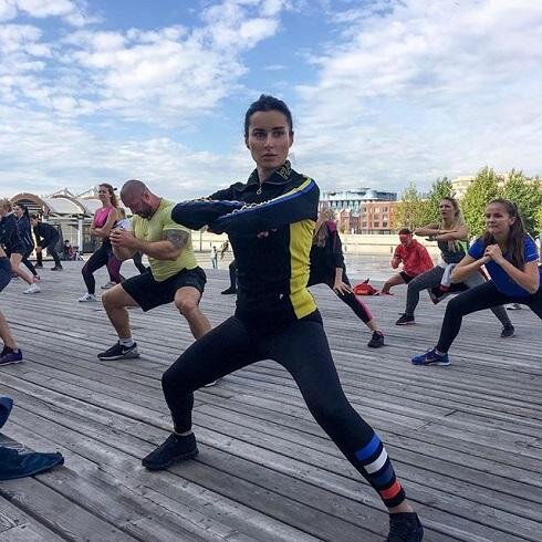 Источник изображения: https://www.womanhit.ru/media/CACHE/images/articleimage2/2017/9/kandelaky1/9c54033d844391f55bdbdb8505f5570f.jpg  на сайте https://www.womanhit.ru/stars/news/2017-09-24-novaja-figura-tiny-kandelaki/