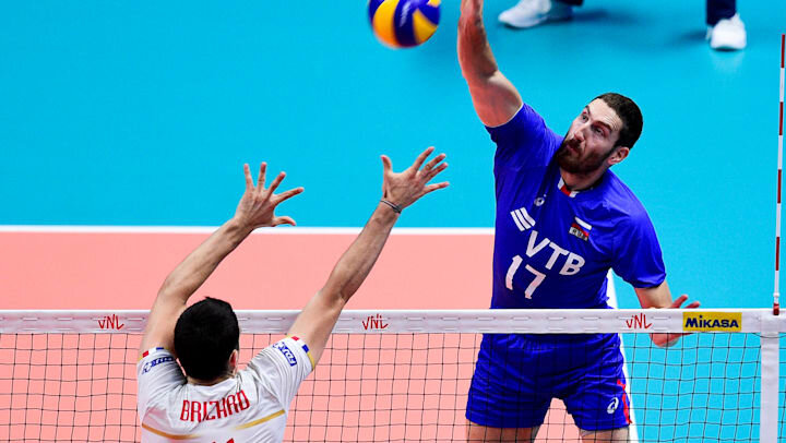 Максим Михайлов атакует из 4 зоны