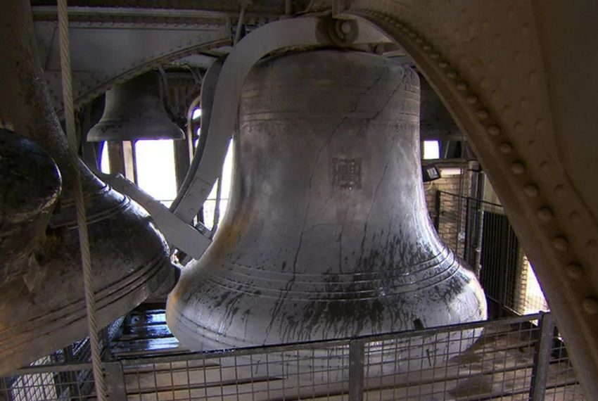 Колокол с трещиной. Биг бен вес колокола. The great bell. The great bell. Биг бен колокол внутри башни.