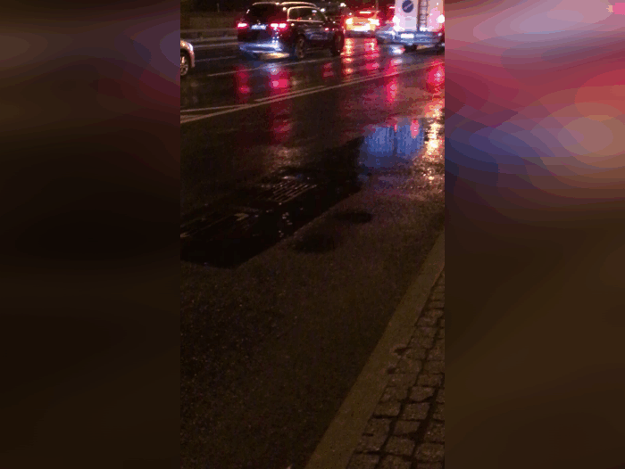 На видео он кажется не сильным, но он был крупный. Отдельные капли мы где-то полчаса спокойно выдерживали, но под ливнем идти стало сложно и холодно