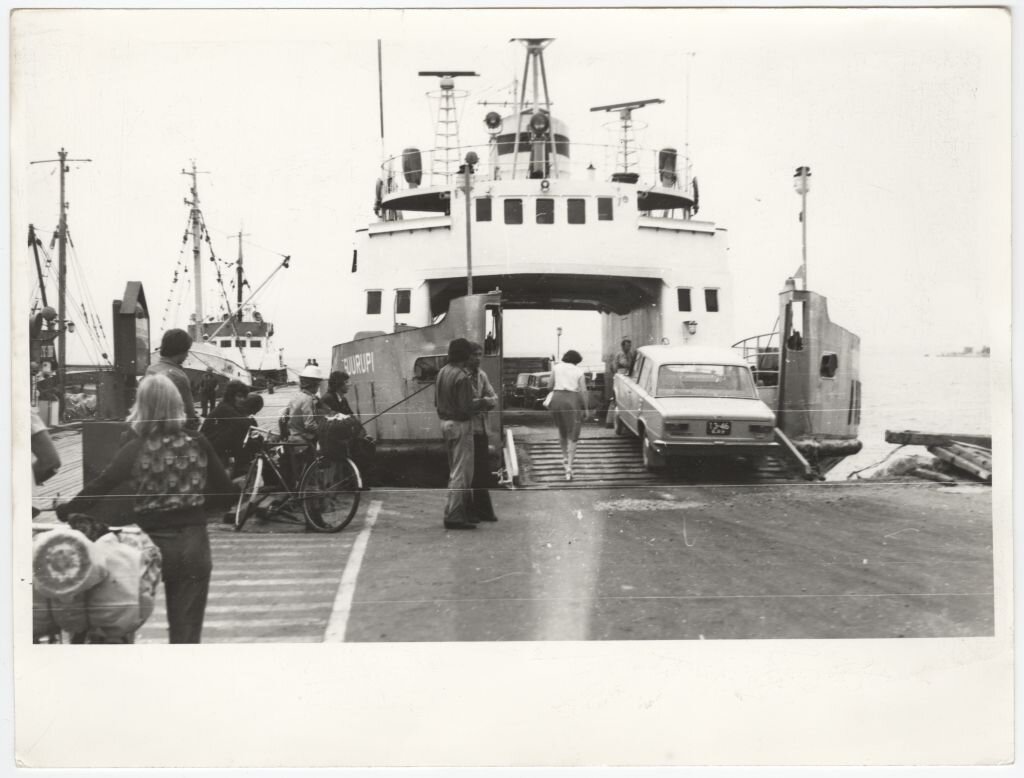 паром Сурупи. Песня а не работа. Еще бы платили.