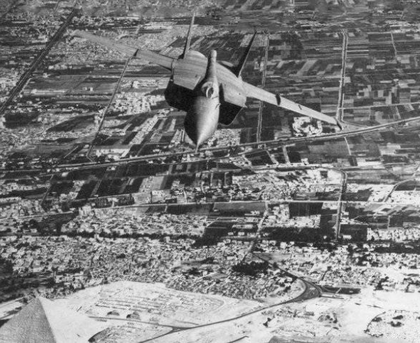 К моменту прибытия МиГ-25 в Египет отношения между "страной пирамид" и СССР уже были довольно прохладными. Но даже постоянные "сливы" информации о МиГ-25 со стороны египтян израильской разведке не помогли перехватить эти уникальные самолеты. Фото архив МО РФ 