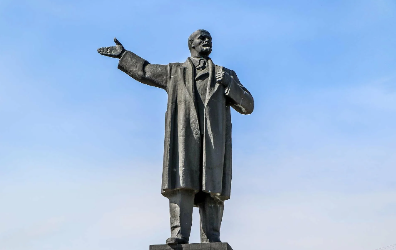 Ленин памятник фото на площади