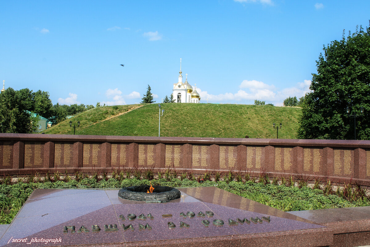 Дмитровский Погост памятник Ленину и