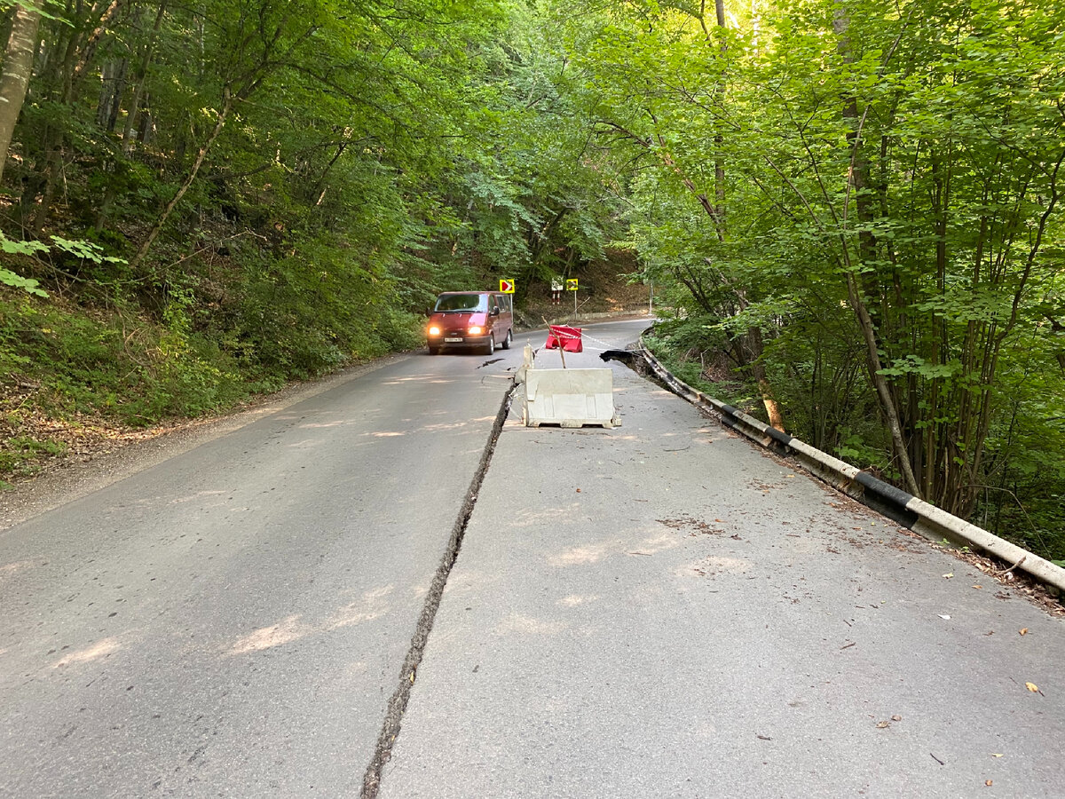 Дорога на Ай-Петри через поселок Соколиное 