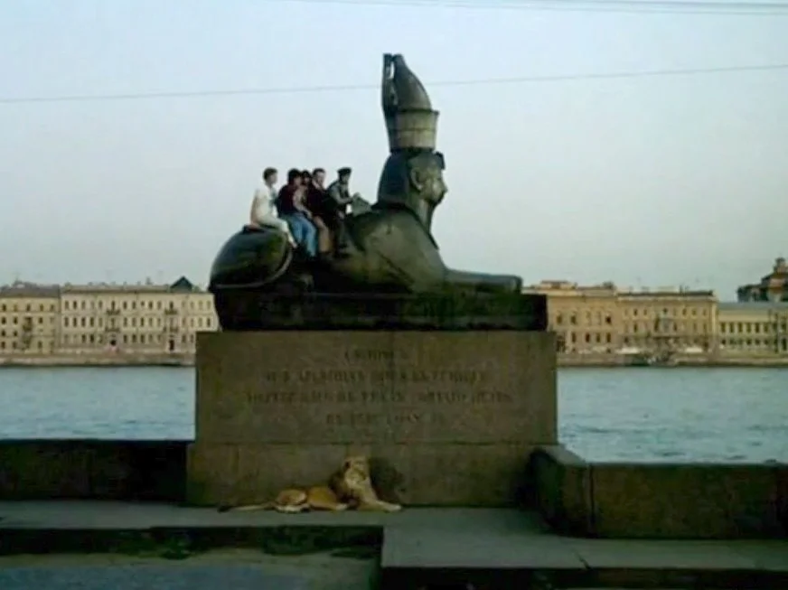 Кадр из фильма "Приключения итальянцев в России". Изображение из открытых источников