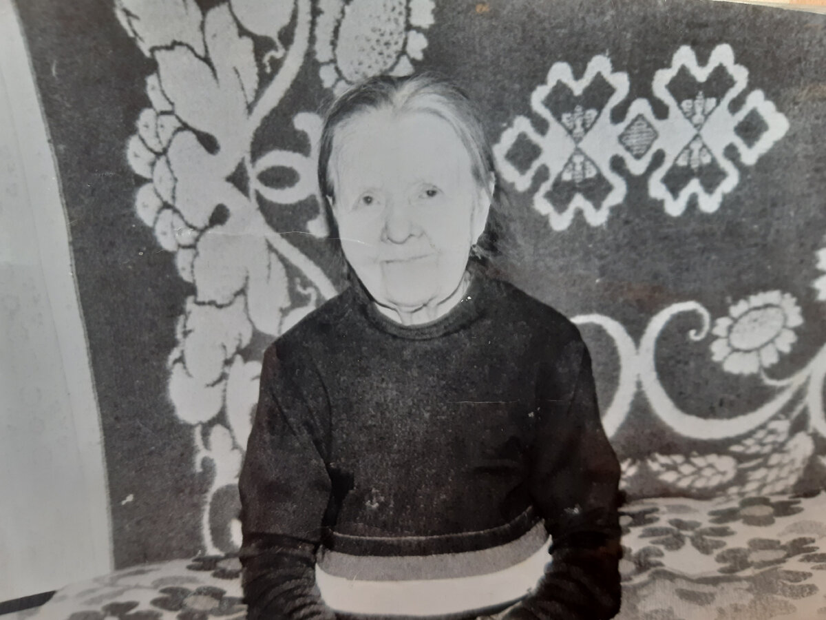 Наша бабушка Устя, такой она осталась в моей памяти