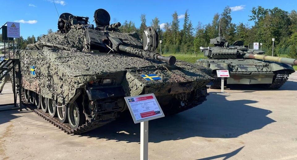 Выставка трофейной военной техники фото