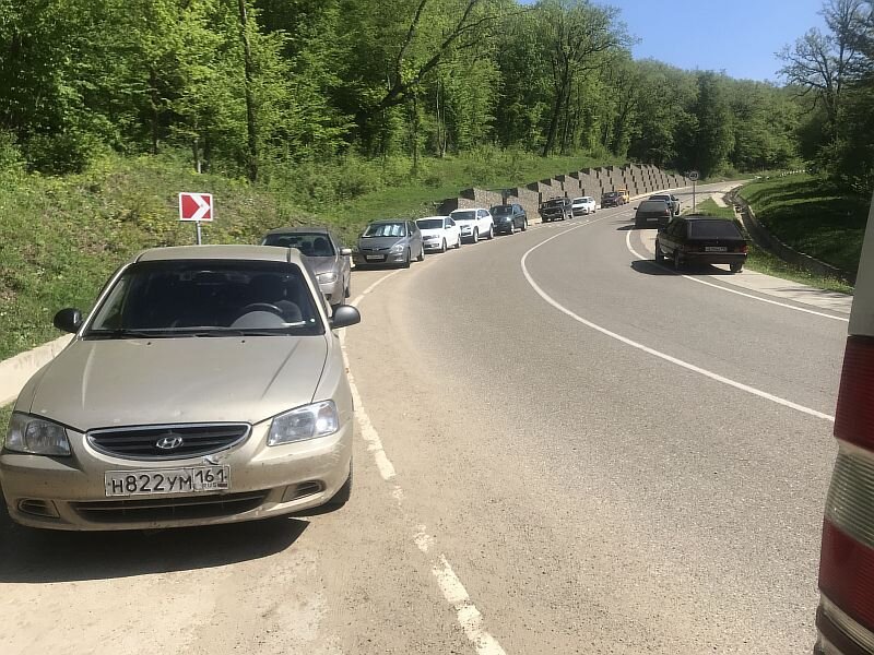 Парковка возле начала пути на Орлиную Полку
