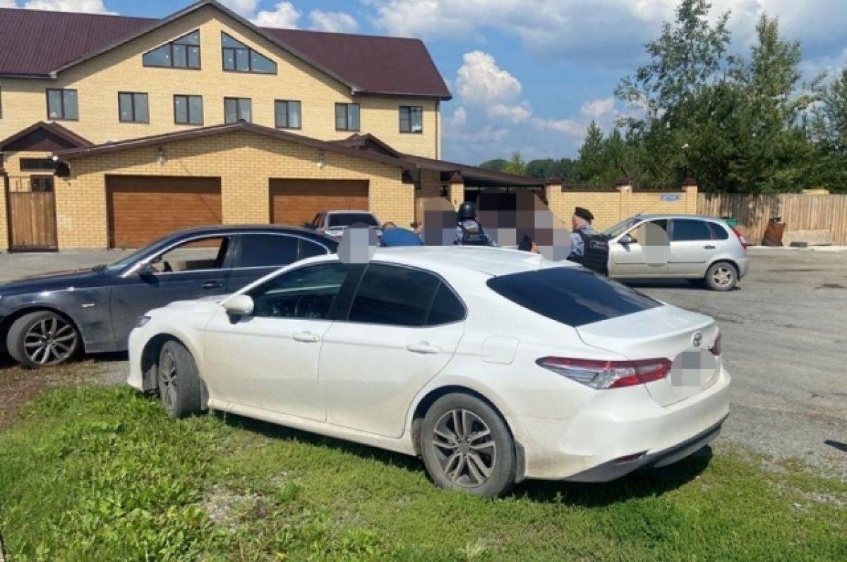   Екатеринбуржцу пришлось заплатить 2 миллиона долга по кредитам, спасая авто