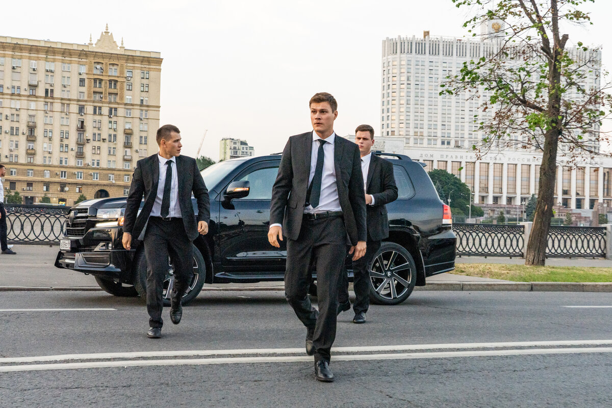     Актеры нового сериала «Телохранители» о боксе, правильном (и не очень) питании и мужских слезах