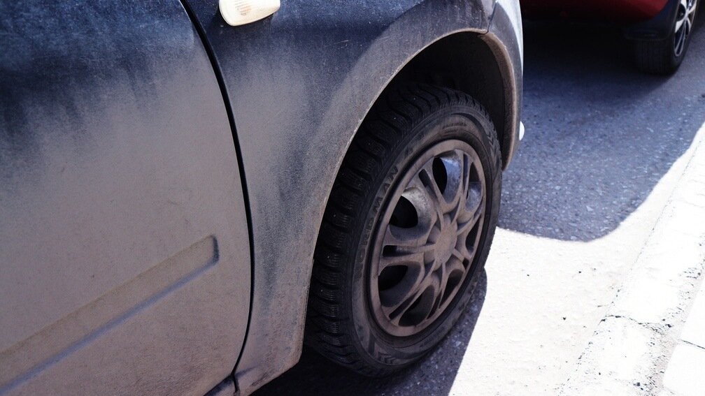     Жители Лахденпохьи стали свидетелями гибели собаки под колесами автомобиля и поделились своими впечатлениями в социальных сетях.