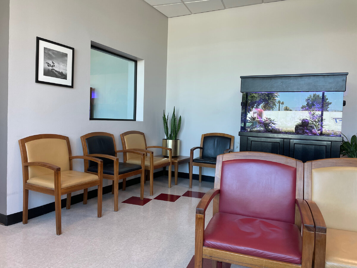 Народу мало в этом офисе по поводу операций в желудочно-кишечном тракте. Может все выздоровели?!?