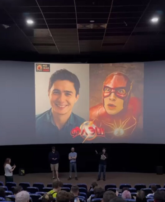 Почему нет озвучки качины в геншин. Блокбастер Flash.