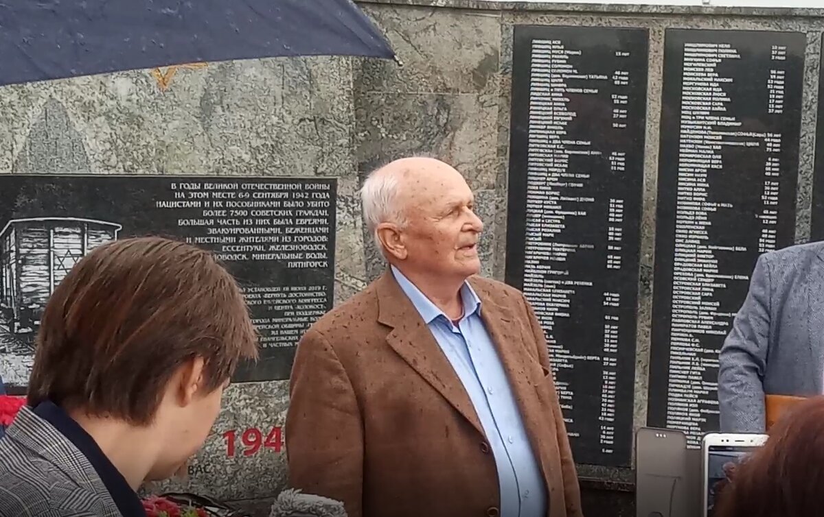 сентябрь 2020 года. Николай Семёнович Гринко рассказывает об ужасных событиях, свидетелем которых ему довелось быть, будучи девятилетним мальчишкой. 