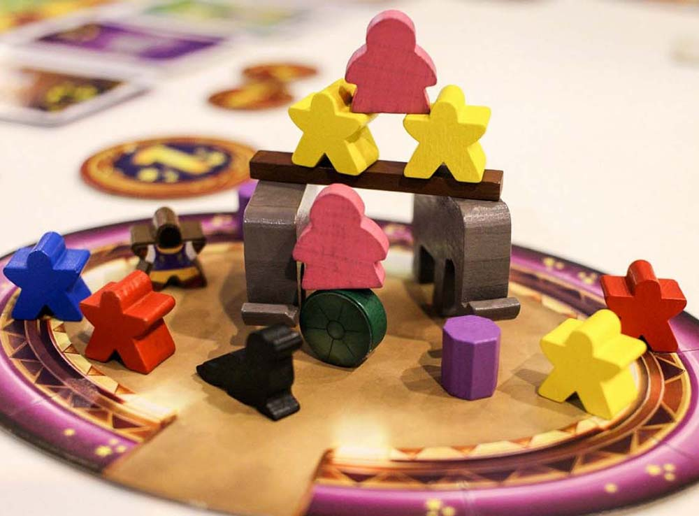 Игру удивительный цирк. Игра МИПЛ Циркус. Meeple Circus Board game. Meeple Circus XL. Маленький цирк настольная игра.