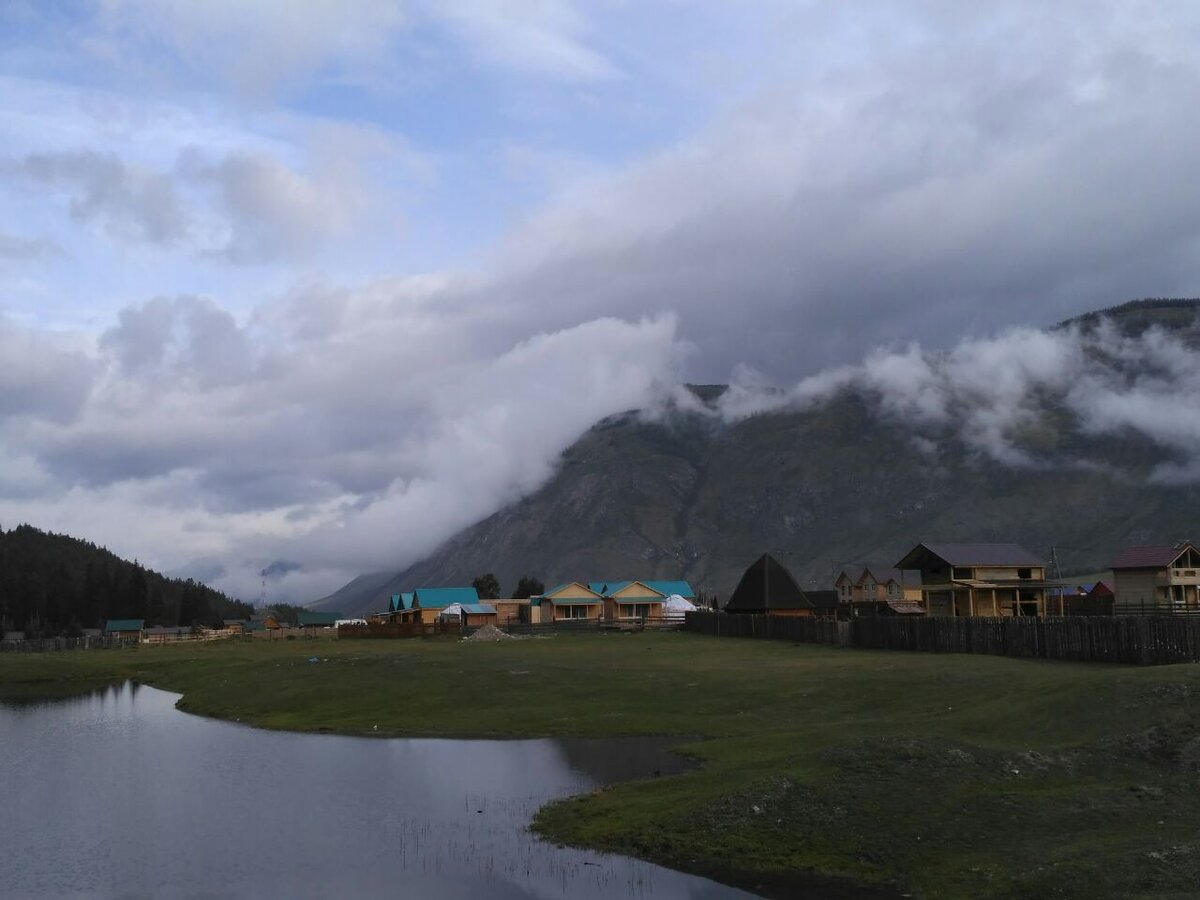 Туман. сползающий с гор