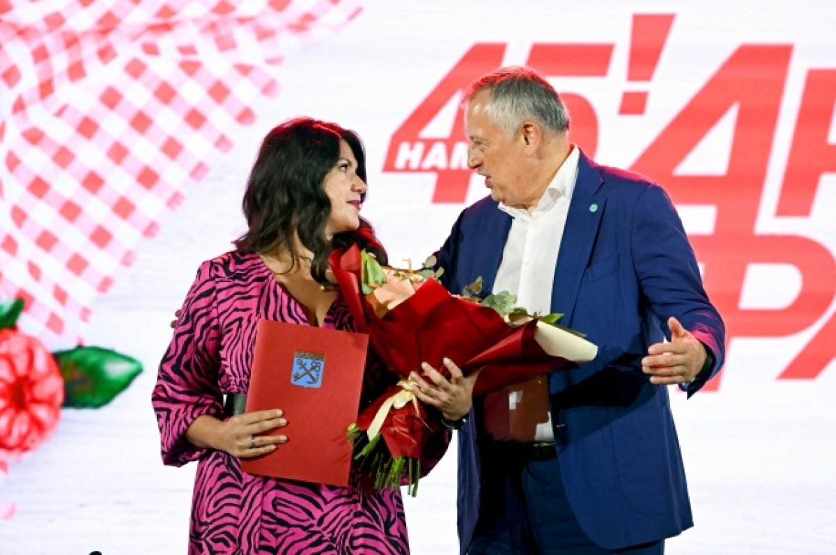    Комитет общественных коммуникаций Ленобласти поздравил АиФ с юбилеем