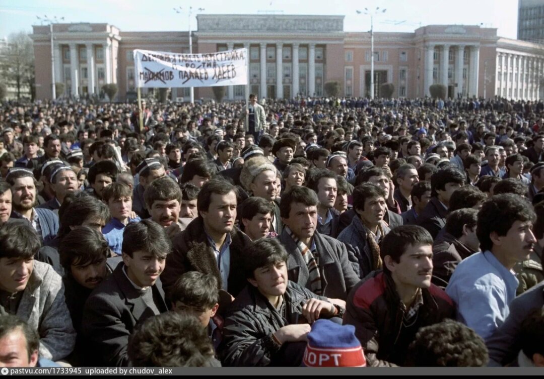 Митинг на площади Ленина. Яндекс. Поиск