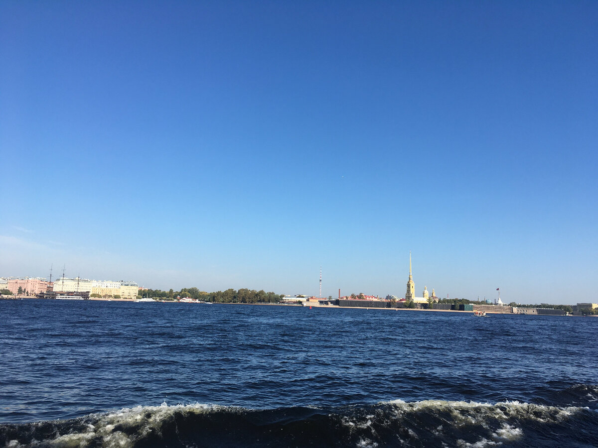 Петропавловская крепость, ресторан "Кронверк". Как бы корабль не менялся, какое бы название не носил, но в сердце этот парусник всё равно останется по  тем самым именем...