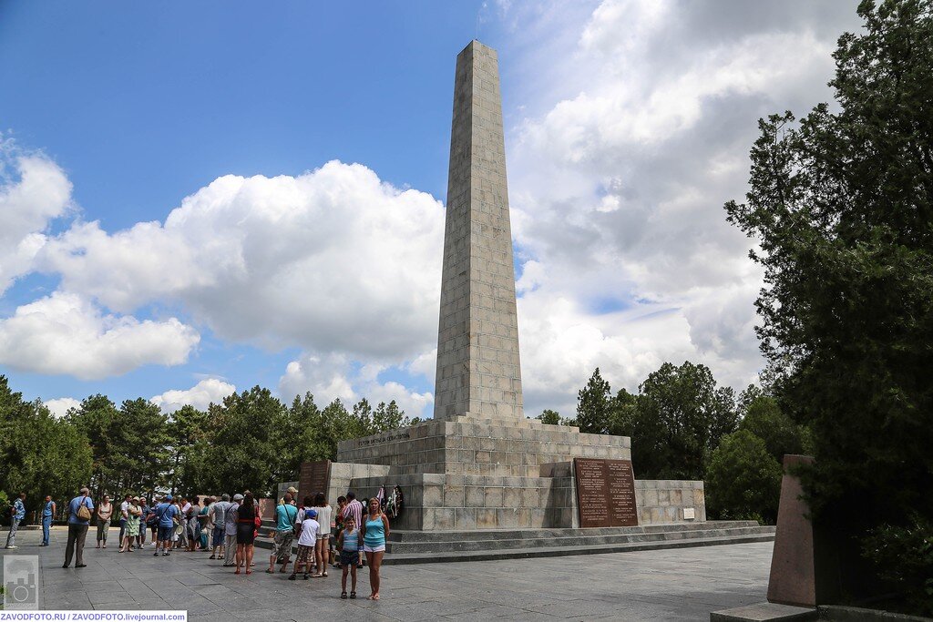 Сапун горе в севастополе. Обелиск славы сапун гора. Обелиск славы на сапун горе Севастополь. Обелиск на сапун горе в Севастополе. Мемориальный комплекс сапун гора Севастополь.