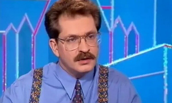 «Конечно, я все помню. Я был обычным ребенком. А в 12 лет у меня украли детство. Оно закончилось. Началась взрослая жизнь. Вот и все. Интересная, разная. Печальная. Радостная. Счастливая и не очень. Но в целом, очень захватывающая и интересная. Жизнь началась. И продолжается», – рассказал Александр.Влад Листьев был убит 1 марта 1995 года // Фото: кадр программы «Час пик»