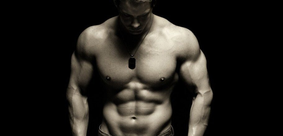 Брутальный гладкий мужик грудь торс. Muscle man flex. Чемпионы бодибилдинга. Серджио олива бодибилдер. Культурист тренируется.