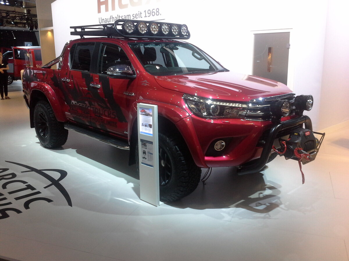 Шестиколесный пикап Toyota Hilux собирают в Красноярске. Знакомлюсь с  машиной | Max Drive | Дзен