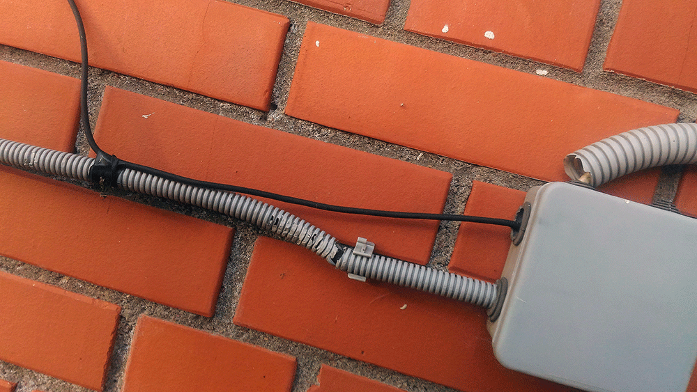 Гофра и коробка просто водосборники.