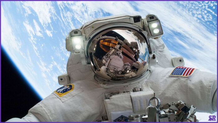 Вряд ли этот космонавт согласился бы открыть шлем